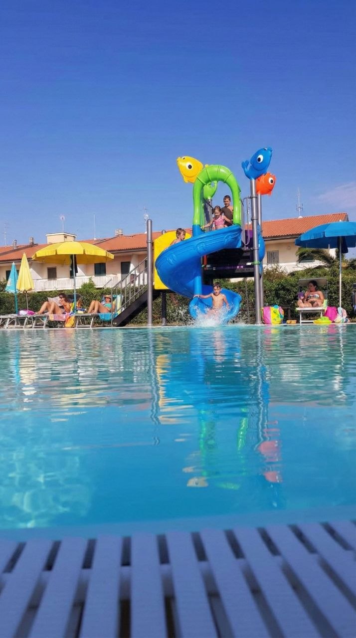 Piscina scivolo per bambini